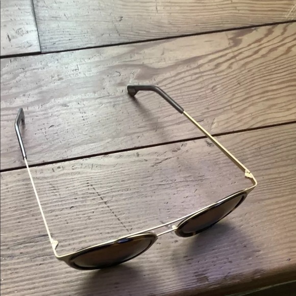 SEA. Gold sunglasses! Sooo comfy and cool! - Picture 4 of 8